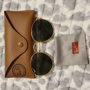 Ray Bans: Round Metal Polarized